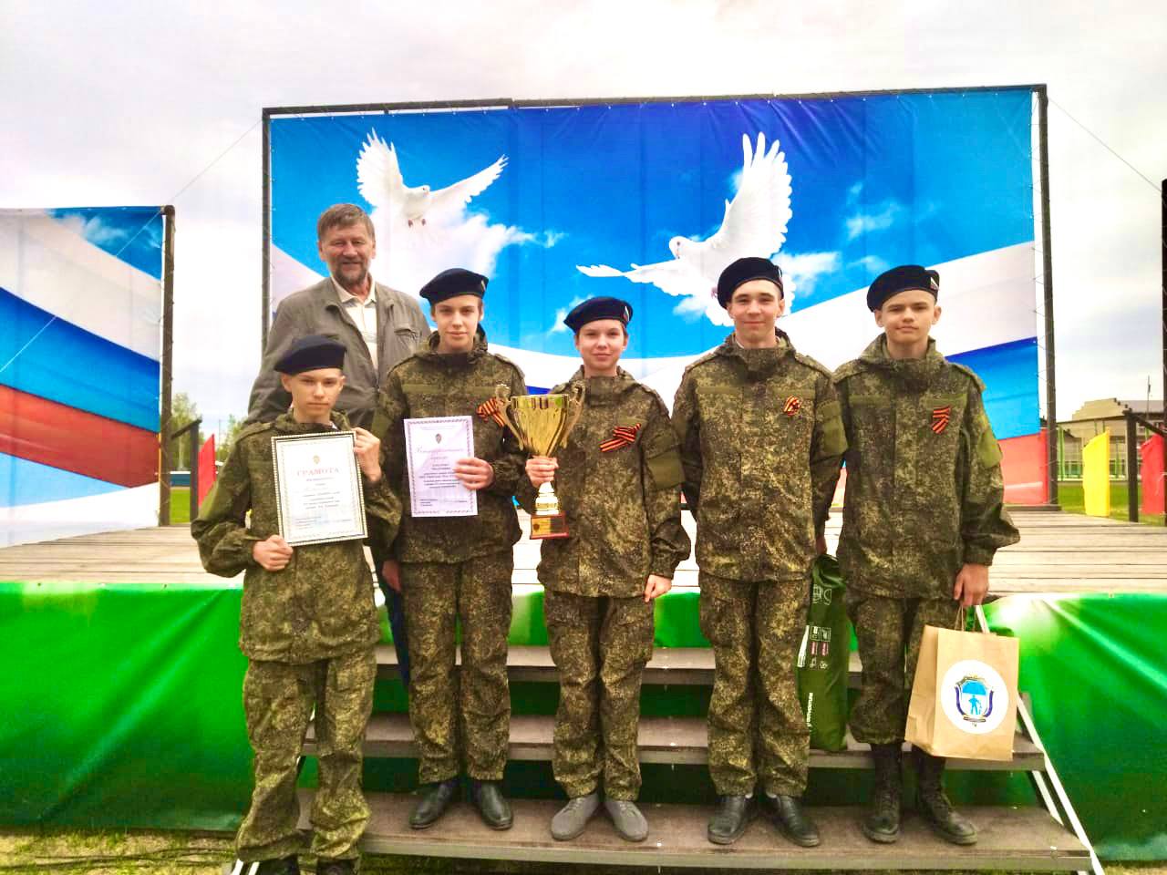 Сборные команды школ Парабели стали призерами военно-спортивного турнира  памяти Ярослава Пушкарева героя ФСБ. | 30.05.2022 | Парабель - БезФормата